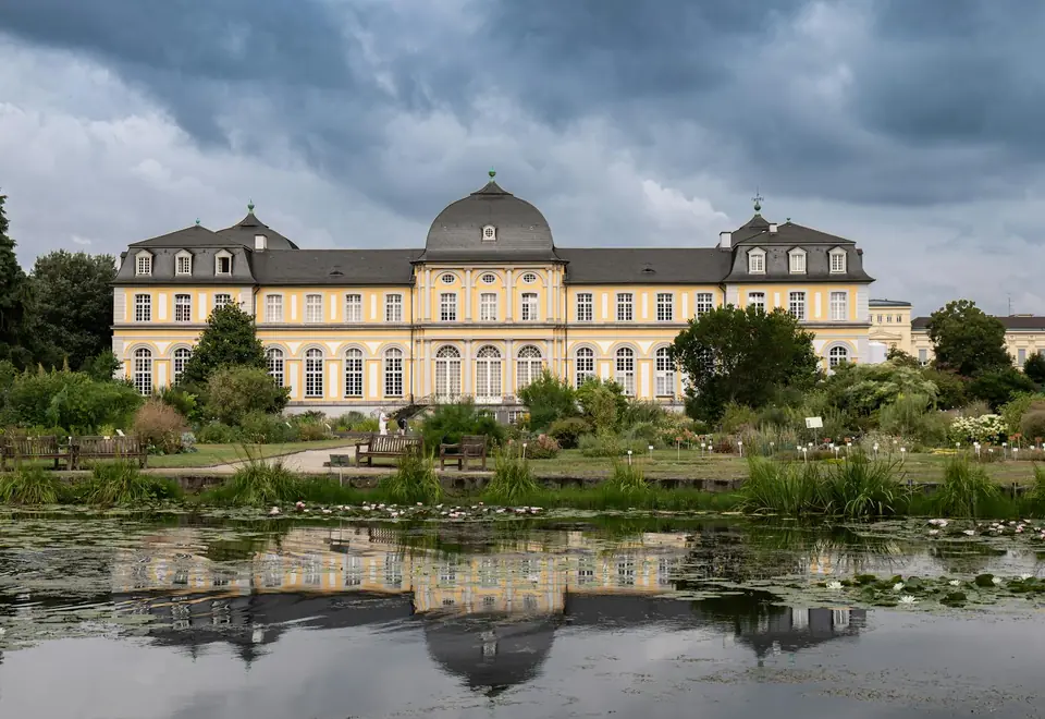 Bonn — ehemalige Bundeshauptstadt mit romanischem Münster und Beethoven-Geburtshaus