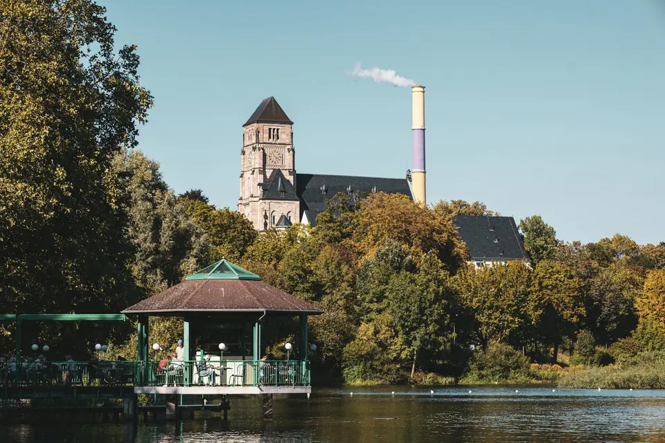 Chemnitz — sächsische Industrie-Stadt mit dem Karl-Marx-Monument "Nischel" als Wahrzeichen