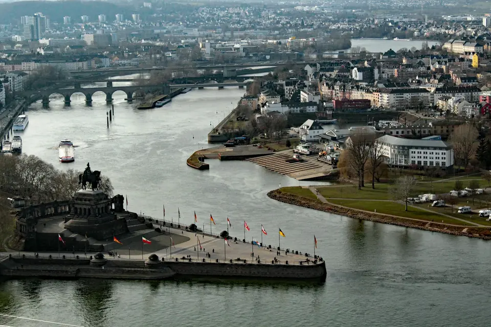 Koblenz am Deutschen Eck — Zusammenfluss von Rhein und Mosel mit UNESCO-Welterbe-Status