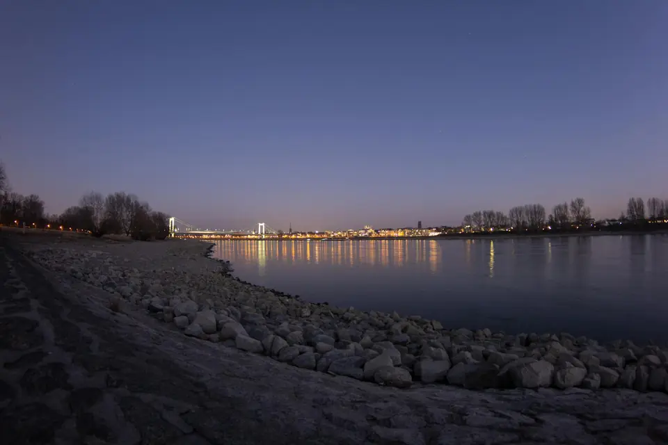 Ludwigshafen am Rhein — BASF-Stadt am Rhein mit weltgrößtem zusammenhängendem Chemiewerk