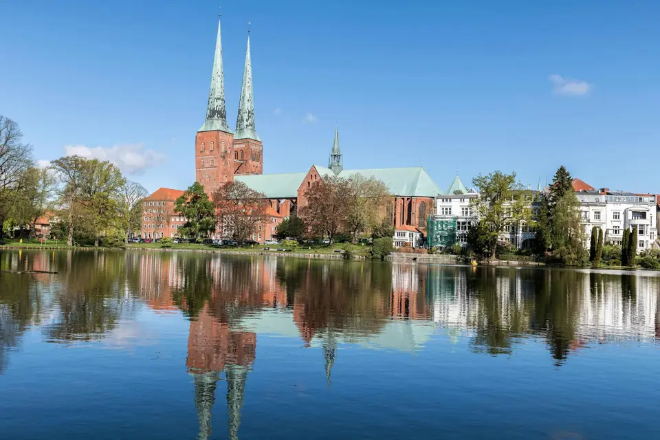 Lübeck Lübeck — UNESCO-Welterbe-Altstadt mit Backstein-Gotik, Holstentor und Marienkirche