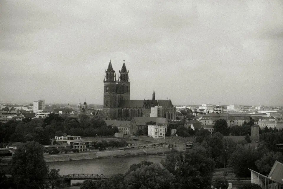 Magdeburger Dom am Elbufer — ältester gotischer Dom Deutschlands und Wahrzeichen der sachsen-anhaltinischen Landeshauptstadt