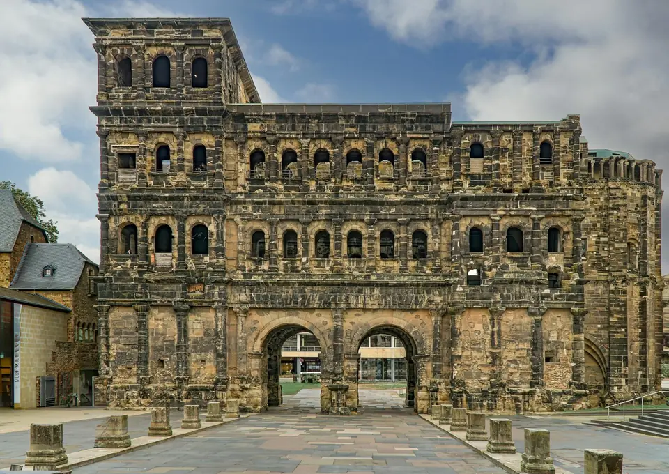 Porta Nigra in Trier — römisches Stadttor und UNESCO-Welterbe der ältesten Stadt Deutschlands
